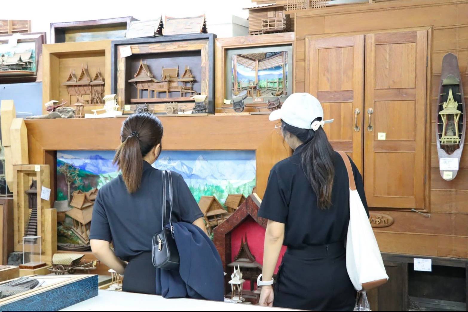 title - ผู้อำนวยการกลุ่มฝึกอบรมและการพัฒนาผลิตภัณฑ์ (ศพส.) ได้รับเชิญเป็นผู้บรรยายพิเศษ  ให้แก่ ข้าราชการใหม่ รุ่นที่ 10 หลักสูตร ต้นกล้าข้าราชการ ประจำปีงบประมาณ พ.ศ. 2569 ณ ห้องประชุมอาคาร 100 ปี ศูนย์ส่งเสริมและพัฒนาอาชีพเสริมนอกภาคการเกษตร